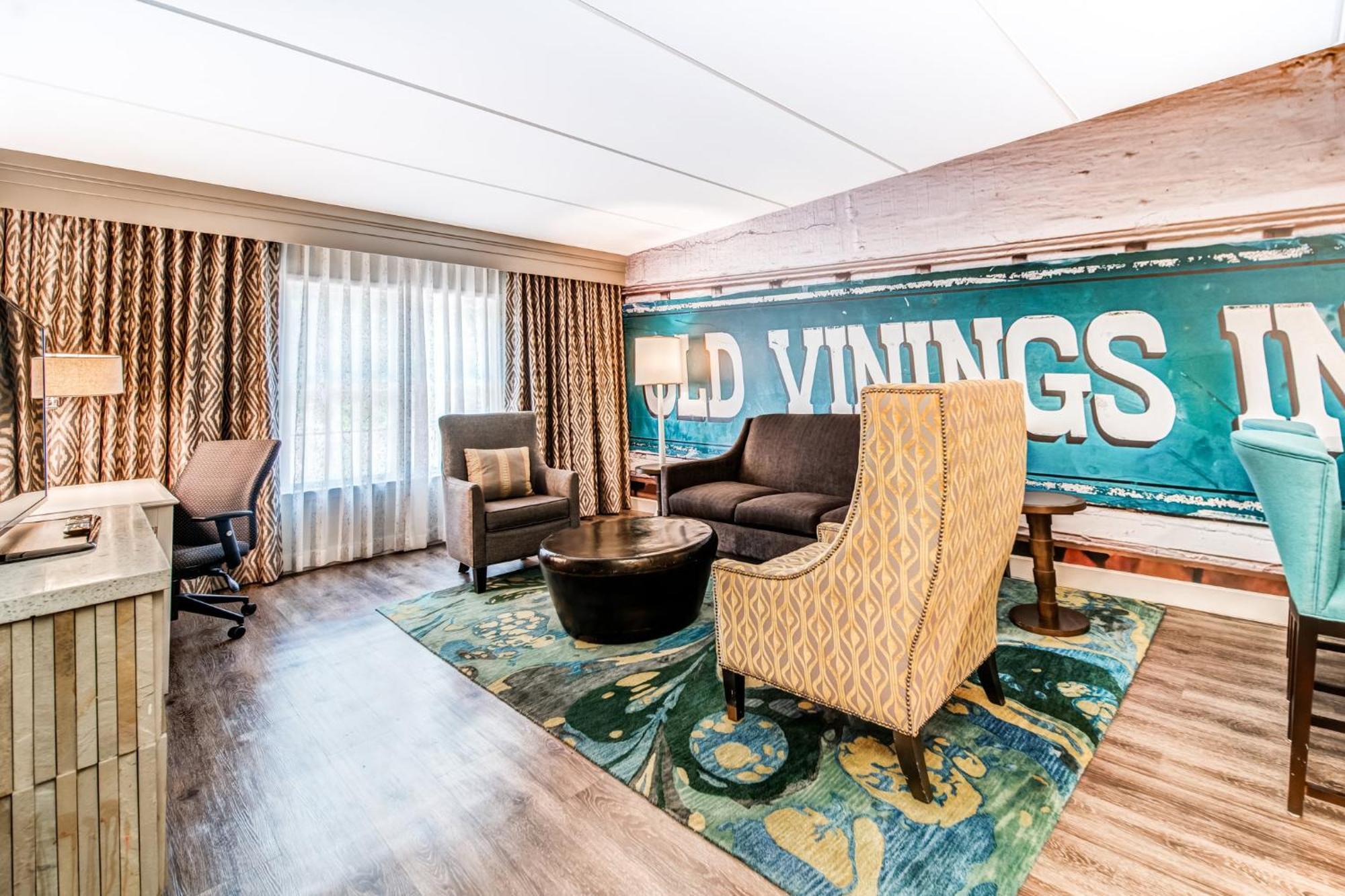 Hotel Indigo Atlanta Vinings By Ihg Smyrna Exterior photo