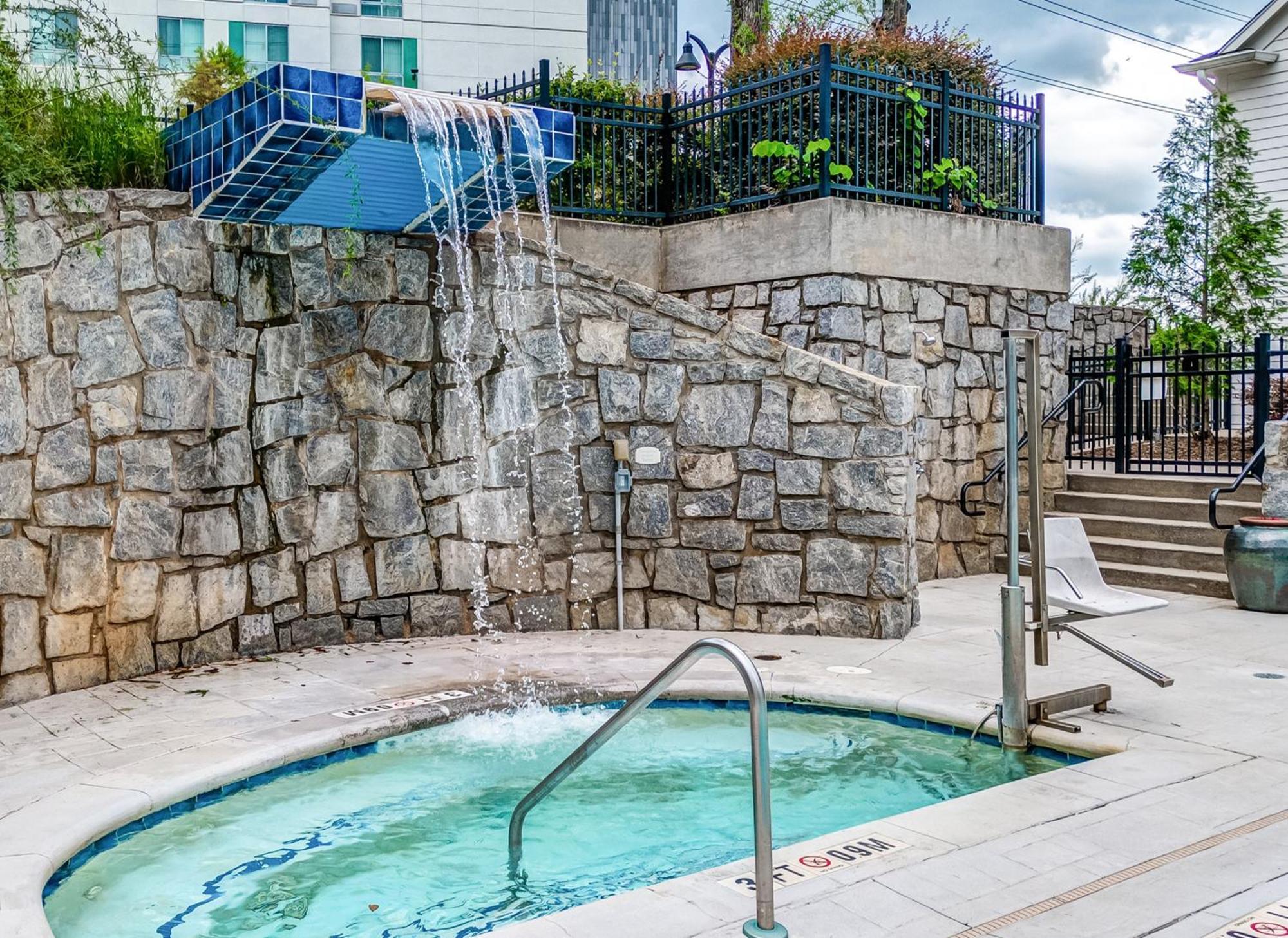 Hotel Indigo Atlanta Vinings By Ihg Smyrna Exterior photo